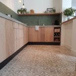 taupe cementtegels keuken