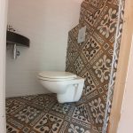 Portugese tegels LILYZ BLACK toilet achterwand